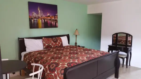 Royal Budget Inn 10